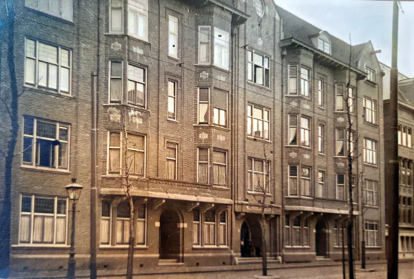 Afbeelding uit: circa 1920. Vóór de uitbreiding van 1924.