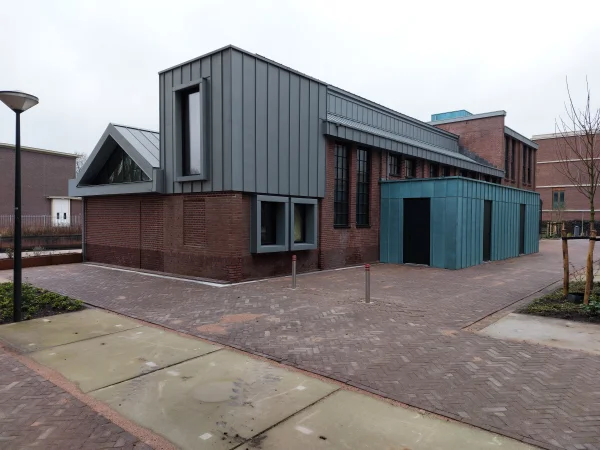 Afbeelding uit: februari 2025. De vernieuwde lakstokerij. Er zijn drie woningen in gemaakt, maar een ontwerp van IAA architecten.