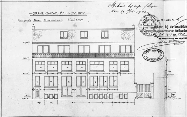 Afbeelding uit: juli 1903. Gevel Nieuwe Nieuwstraat.
Bron afbeelding: SAA, bestand 5221BT900774.
