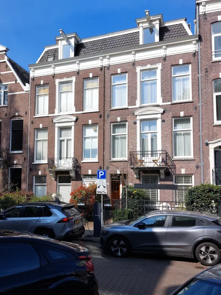 Afbeelding uit: maart 2025. 269 - 271/273.