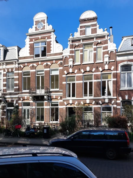 Afbeelding uit: maart 2025. 253 en 255.