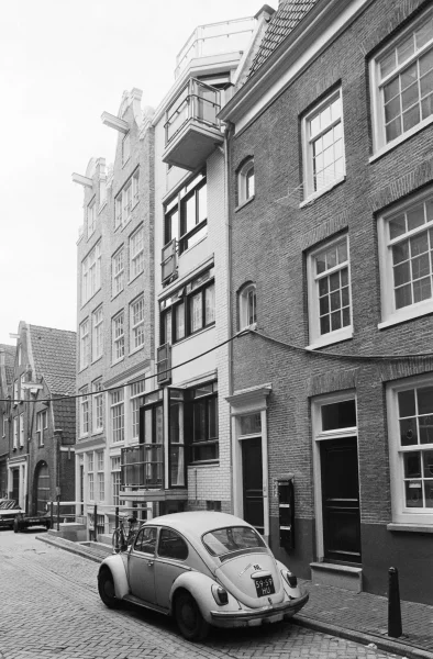 Afbeelding uit: 1984. Zanddwarsstraat.