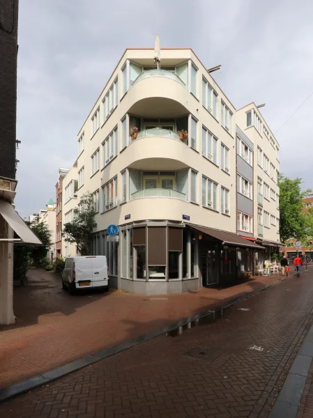 Afbeelding uit: juni 2025. Hoek Verversstraat (links) - Staalstraat.