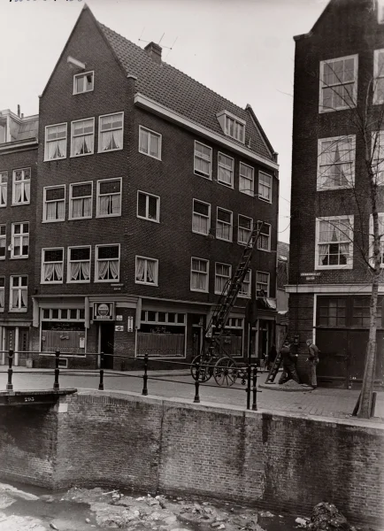 Afbeelding uit: maart 1956. Café Belmer.
Bron afbeelding: SAA, bestand 010009003331.
