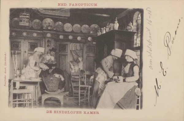 Afbeelding uit: circa 1900. Prentbriefkaart met de Hindeloper kamer.
Bron afbeelding: SAA, bestand PBKD00251000002.