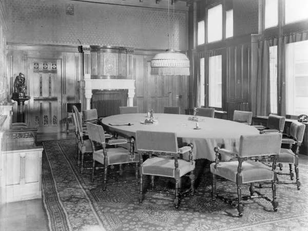 Afbeelding uit: 1933. Conferentiekamer.