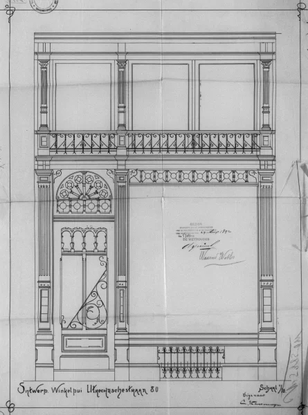 Afbeelding uit: 1893. Nummer 80 kreeg in 1893 deze nieuwe pui. Opdrachtgever C. Karsemeijer had er een winkel in boter, kaas, fijne vleeswaren en comestibles.
Bron afbeelding: SAA, bestand 5221BT906146.
