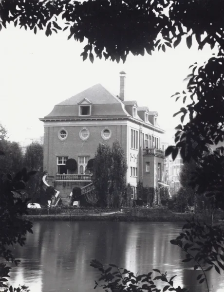 Afbeelding uit: circa 1915. Bron afbeelding: SAA, bestand B00000002754.