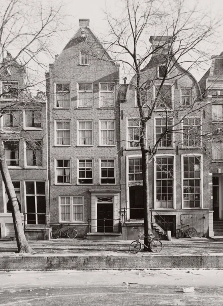 Afbeelding uit: 1955. V.l.n.r. nummers 19 (gedeeltelijk) - 25 (gedeeltelijk).
Bron afbeelding: SAA, bestand 010009001437.