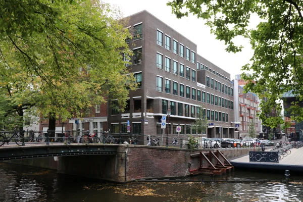 Afbeelding uit: oktober 2025. Het politiebureau.