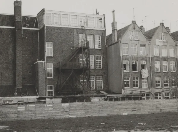 Afbeelding uit: april 1979. Een gedeelte van de achterzijde.
Bron afbeelding: Stadsarchief.