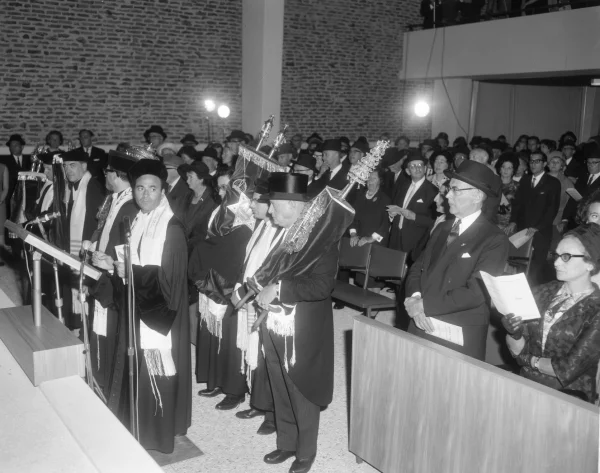 Afbeelding uit: september 1966. Tijdens de inwijding.