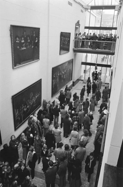 Afbeelding uit: oktober 1975. De Schuttersgalerij van het Amsterdams Historisch Museum.