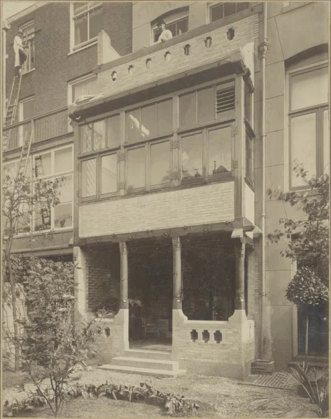 Afbeelding uit: circa 1903. Achterzijde.