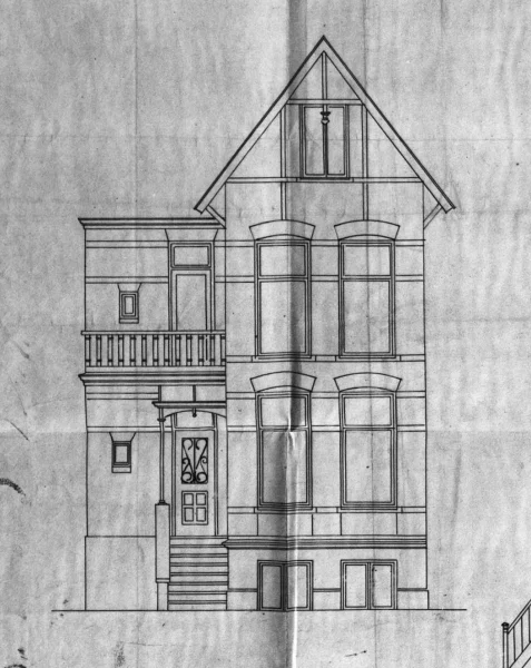 Afbeelding uit: 1902. De voorgevel van nummer 16 vóór de verbouwing door Kropholler en Staal.
Bron afbeelding: Stadsarchief.