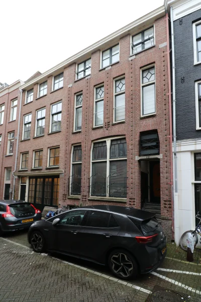 Afbeelding uit: december 2025. Links de uitbreiding uit 1953.