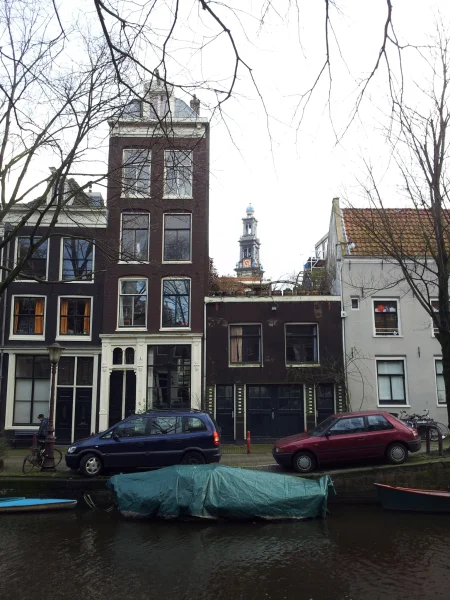 Afbeelding uit: januari 2012. Met doorkijkje naar de toren van de Westerkerk.