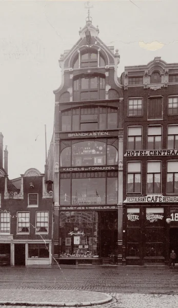 Afbeelding uit: circa 1900. Brandkasten, kachels en fornuizen.