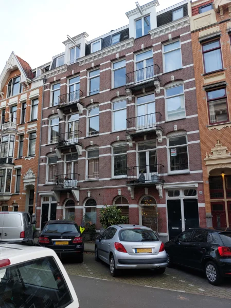 Afbeelding uit: december 2025. Nummers 77 en 79.