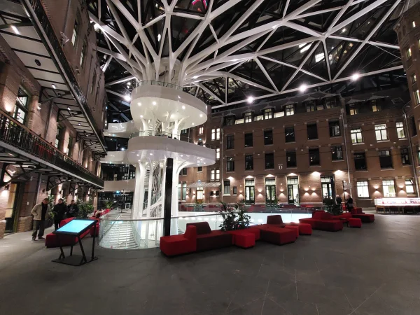 Afbeelding uit: december 2025. De nu overdekte binnenplaats.