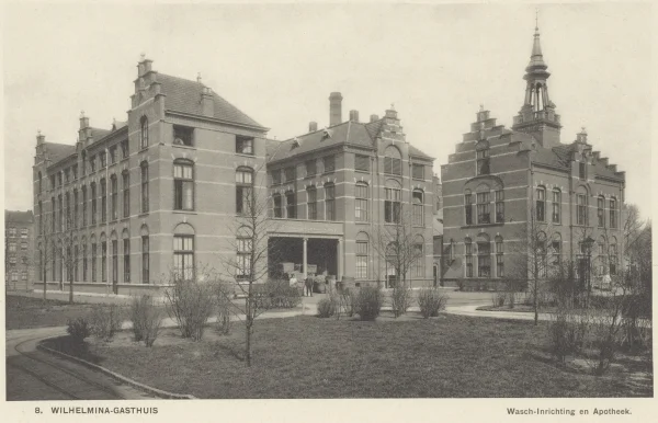 Afbeelding uit: circa 1905. Wasserij en apotheek, beide afgebroken. Uitgave van W. Keijser.