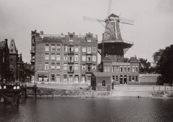 Afbeelding uit: circa 1941. Funenkade.
Bron afbeelding: Stadsarchief.