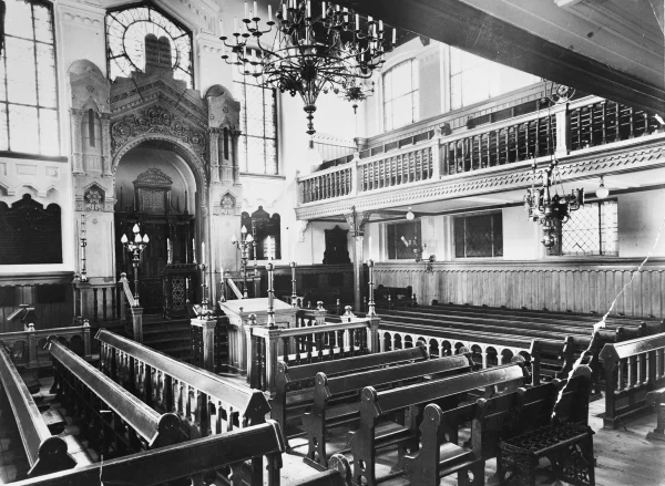 Afbeelding uit: onbekend. Het (nu verdwenen) interieur van de sjoelruimte. Bron: Rijksdienst voor het Cultureel Erfgoed, doc.nr 35.799.