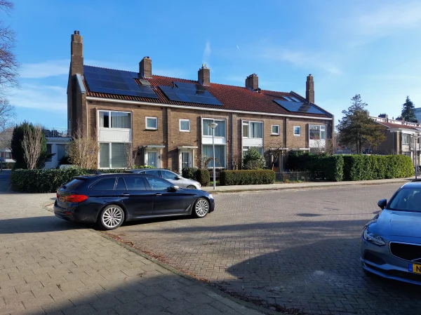 Afbeelding uit: februari 2026. Rijtjeshuizen Henriëtte Bosmanstraat, ontworpen door J.C. Teunisse (1955).