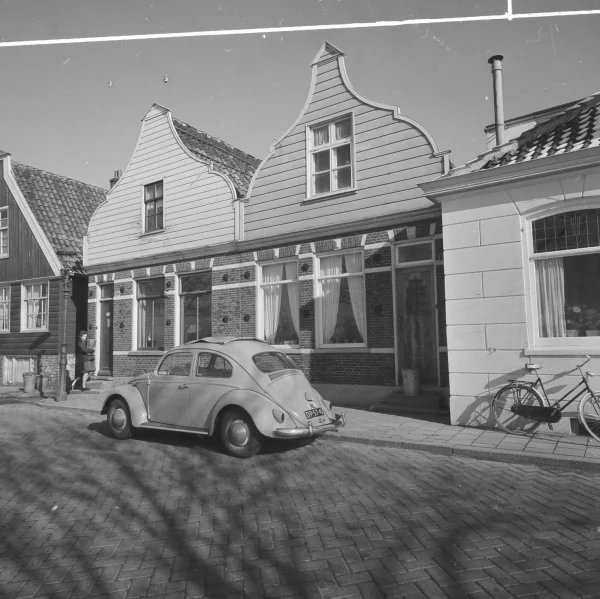 Afbeelding uit: 1964. De verwantschap tussen nummers 158 (rechts) en 160 is hier duidelijk te zien.
Bron afbeelding: Stadsarchief.