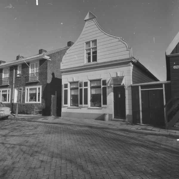 Afbeelding uit: 1964. Met luiken.
Bron afbeelding: Stadsarchief.