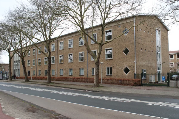 Afbeelding uit: maart 2026. Gevel Kruislaan.