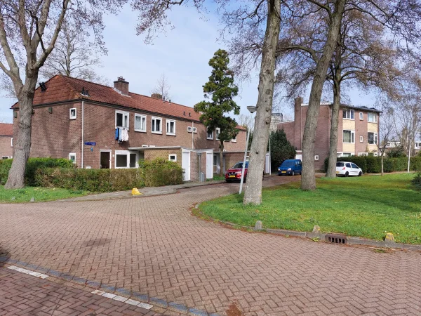 Afbeelding uit: maart 2026. Rechts Oranjestraat 10-12.