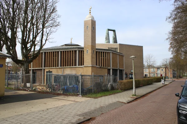 Afbeelding uit: maart 2026. De pastorie is gesloopt en vervangen door een nieuwe gebedsruimte.