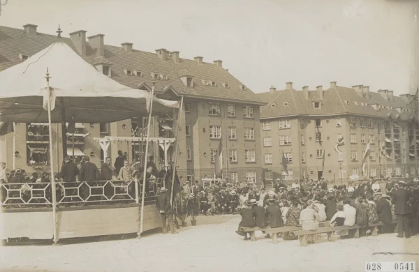 Afbeelding uit: juli 1925. De feestelijke opening van de speeltuin, 18 juli 1925.
