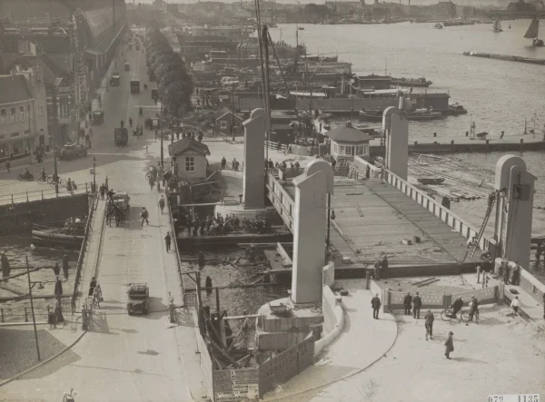 Afbeelding uit: september 1931. De brug enige tijd voor de voltooiing. Bron: Nationaal Archief.