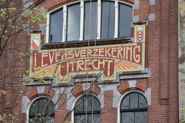 Afbeelding uit: april 2026. Keizersgracht 201, het tegeltableau.