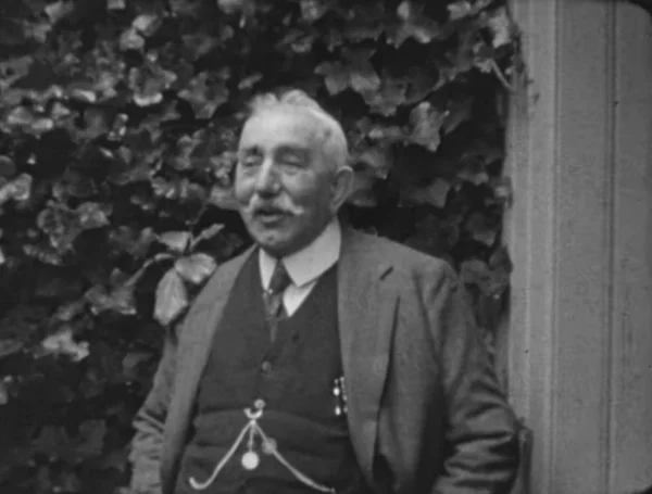 Afbeelding uit: 1935. David Swaap. Still uit de bouwfilm.