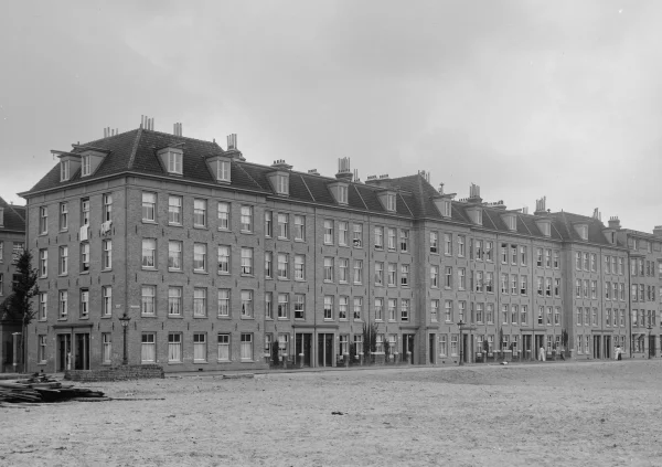 Afbeelding uit: juli 1913. Balistraat.
Bron afbeelding: Stadsarchief.
