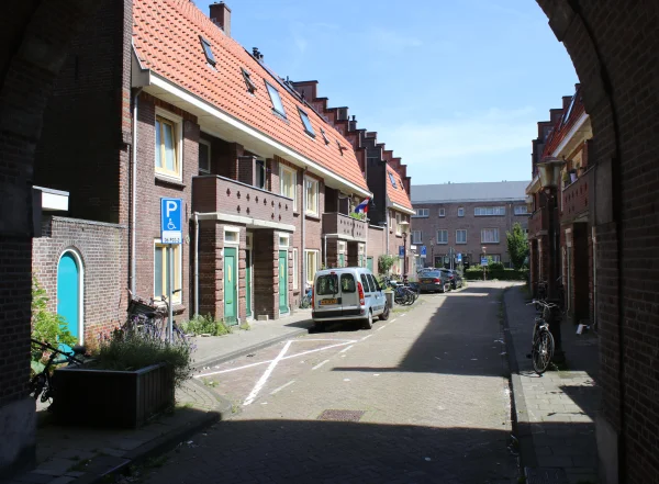 Afbeelding uit: juni 2026. Colensostraat.
