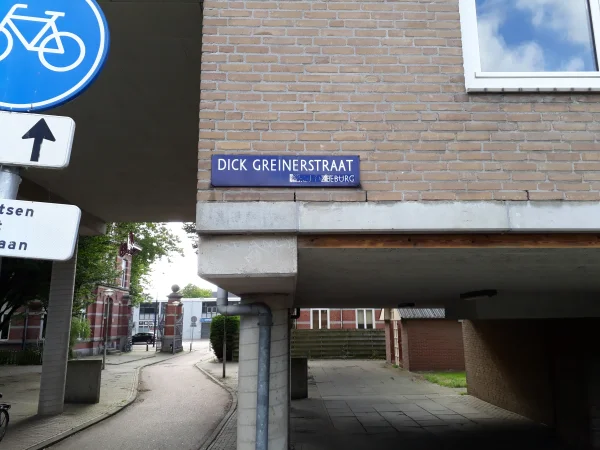 Afbeelding uit: juli 2020. In de Architectenbuurt in het Oostelijk Havengebied is een straat vernoemd naar Greiner.