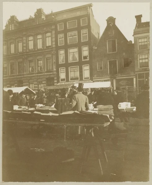 Afbeelding uit: december 1888. Het huis rechts is de voorganger van het huidige huis.
Bron afbeelding: Stadsarchief.