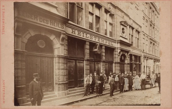 Afbeelding uit: circa 1888. Het hoofdkwartier op Rapenburg.
Bron afbeelding: Stadsarchief.