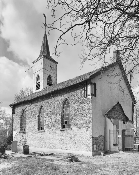 Afbeelding uit: april 1995. Foto gemaakt voor of tijdens een renovatie. Bron: RCE Amersfoort, doc.nr 317.146.