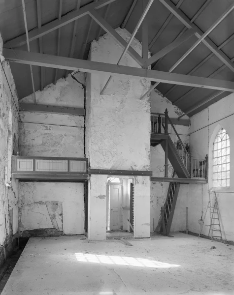Afbeelding uit: april 1995. Foto gemaakt voor of tijdens een renovatie. Bron: RCE Amersfoort, doc.nr 317.147.