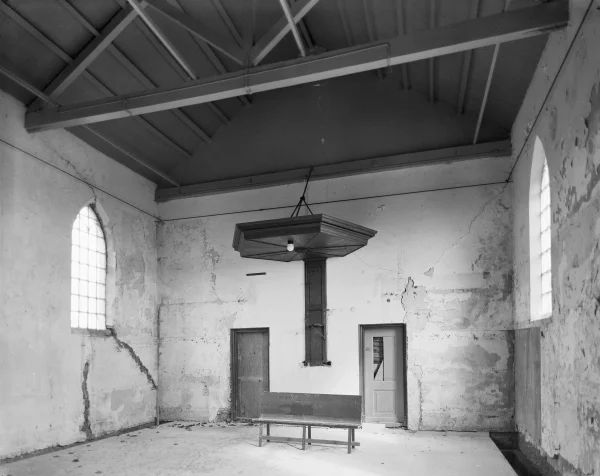 Afbeelding uit: april 1995. Foto gemaakt voor of tijdens een renovatie. Bron: RCE Amersfoort, doc.nr 317.148.
