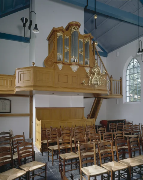 Afbeelding uit: september 1997. Interieur met orgel. Bron: RCE Amersfoort, doc.nr 403.411.