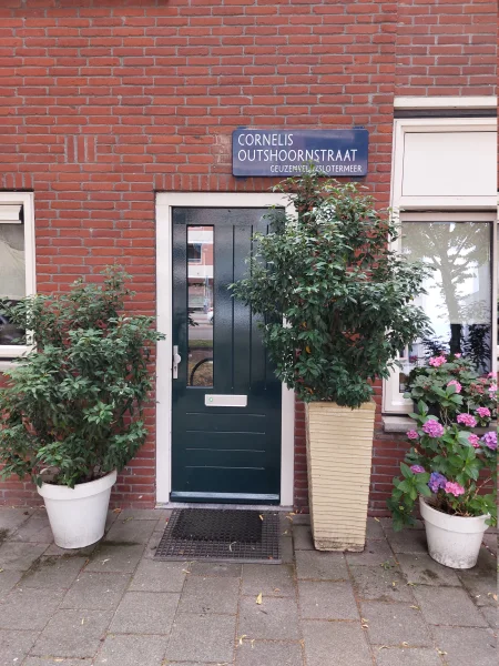 Afbeelding uit: juli 2026. In Geuzenveld is een straat vernoemd naar Outshoorn.