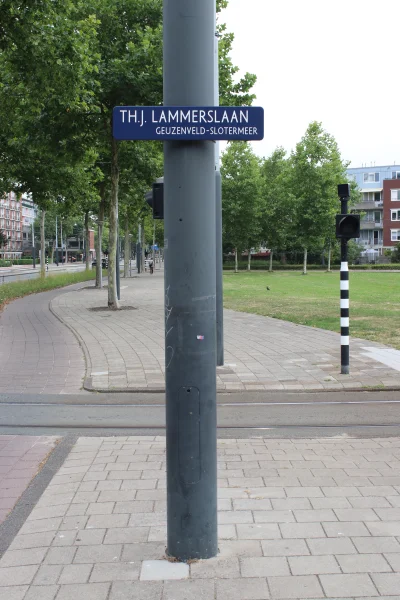 Afbeelding uit: juli 2026. Een zijstraat van de Slotermeerlaan is naar Lammers vernoemd.