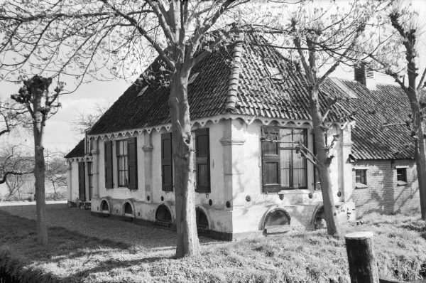 Afbeelding uit: april 1957. Bron: Rijksdienst voor het Cultureel Erfgoed, doc.nr 187.591.