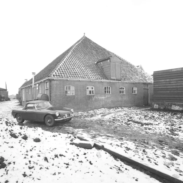 Afbeelding uit: circa 1975. De achterzijde, later flink gewijzigd.
Bron afbeelding: Stadsarchief.